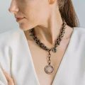 Łańcuchowy, mosiężny naszyjnik z zawieszką monetą z kolekcji Dukaty marki biżuteria ORSKA.