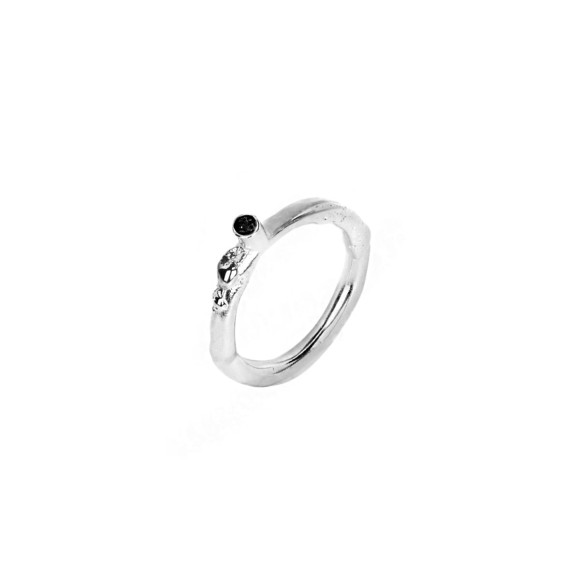 Subtle ring with dark stone from the New Stone collection NSP34-6 ORSKA