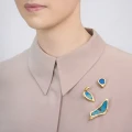 Limitowany pin cegiełka dla fundacji Forscience z arktycznym kamieniem z kolekcji New Stone NSB22-1 ORSKA biżuteria artystyczna
