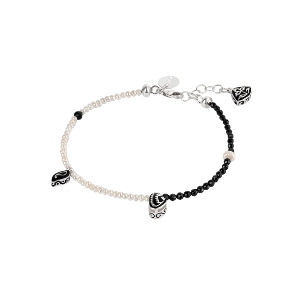 Onyx and pearl bracelet with decorative pendants from the Minakari collection