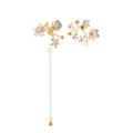 Asymmetrical earrings with light cherry blossom flowers from the Plantis collection - ORSKA