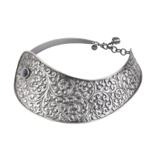 Limited edition necklace with plant ornaments from the Nepal collection