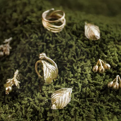 Brass rings with leaves