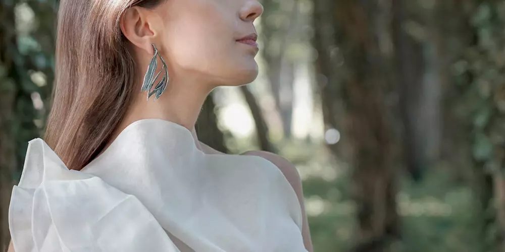 Silver earrings with leaves