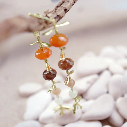 Dangling earrings with natural stones