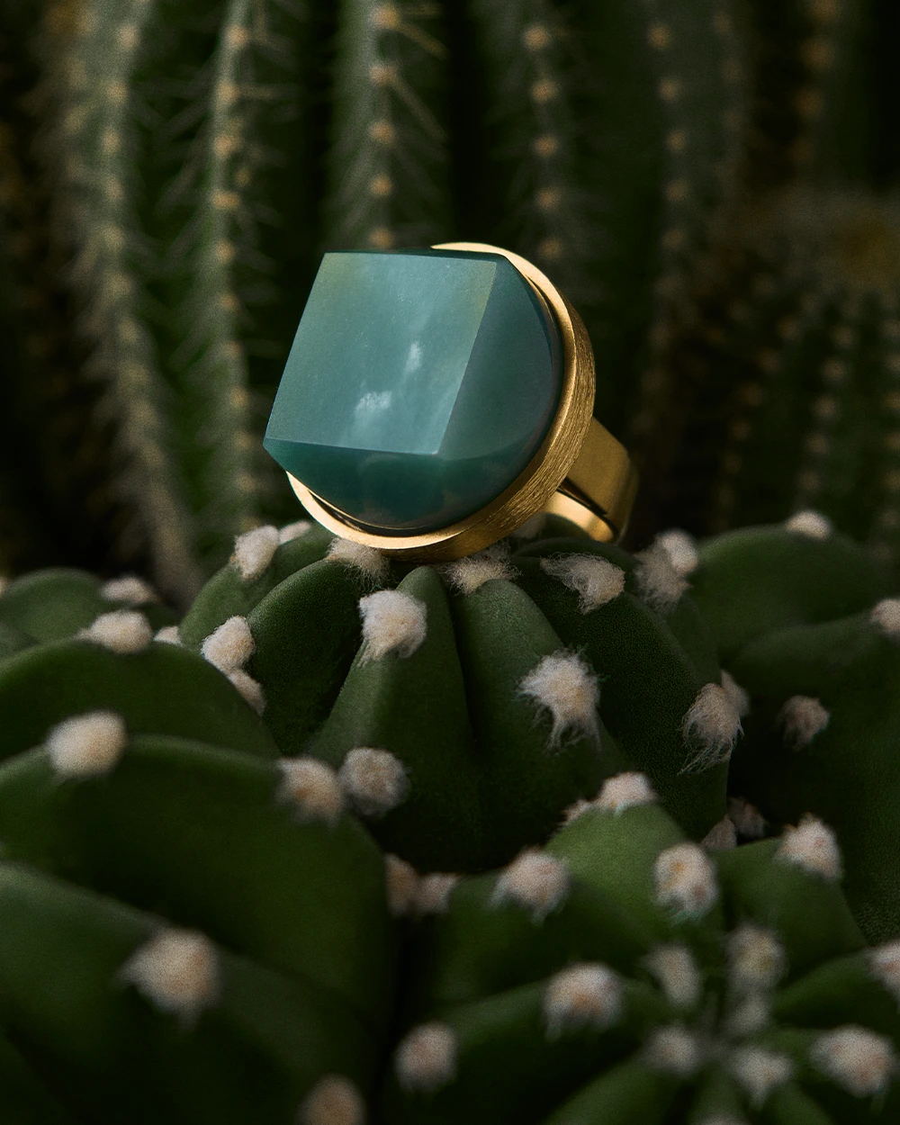 Goldplated ring with jade from Guatemala collection