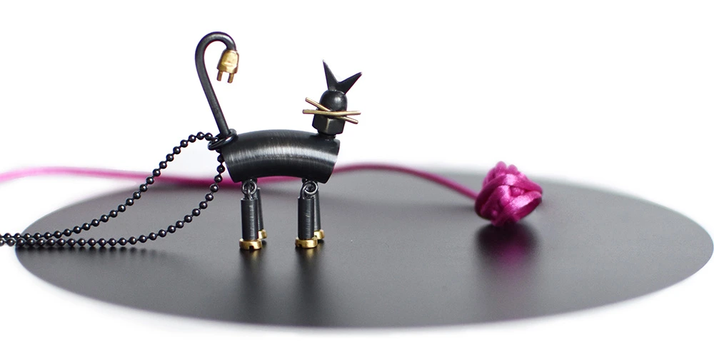 Long necklace with a cat pendant by ORSKA jewelry