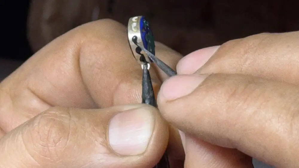 Applying enamel to a silver jewelry component from the ORSKA Minakari collection