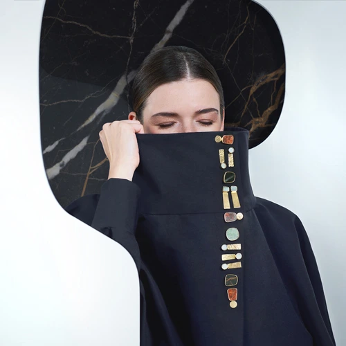 Pins with ceramics inspired by natural stones
