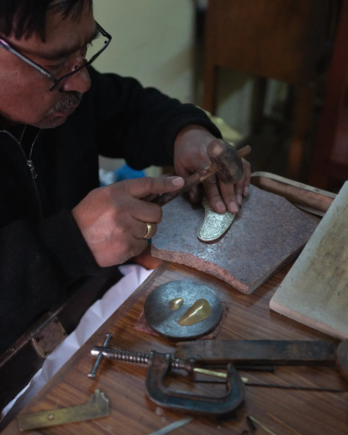 Repoussé jewellery from the Nepal collection