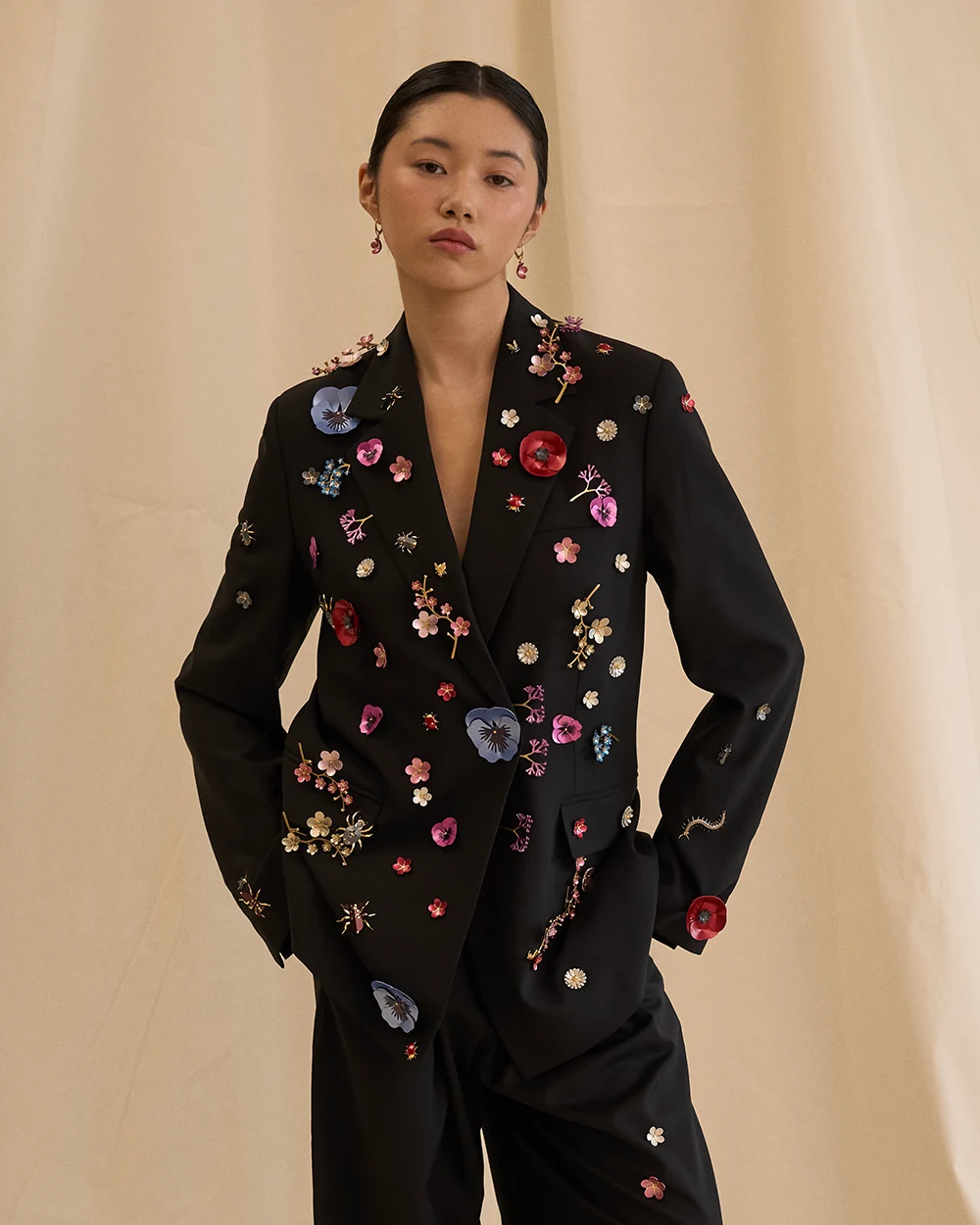 Colorful flower-shaped pins and brooches by ORSKA jewelry