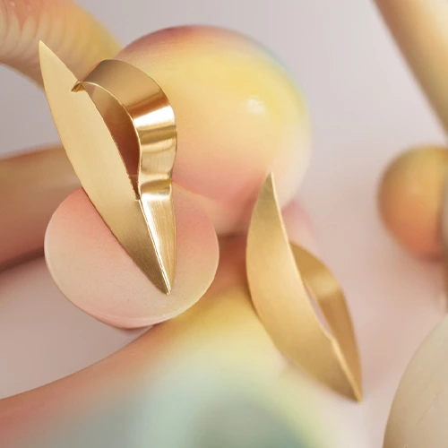 Gold, handmade arrings from the tache collection by ORSKA 