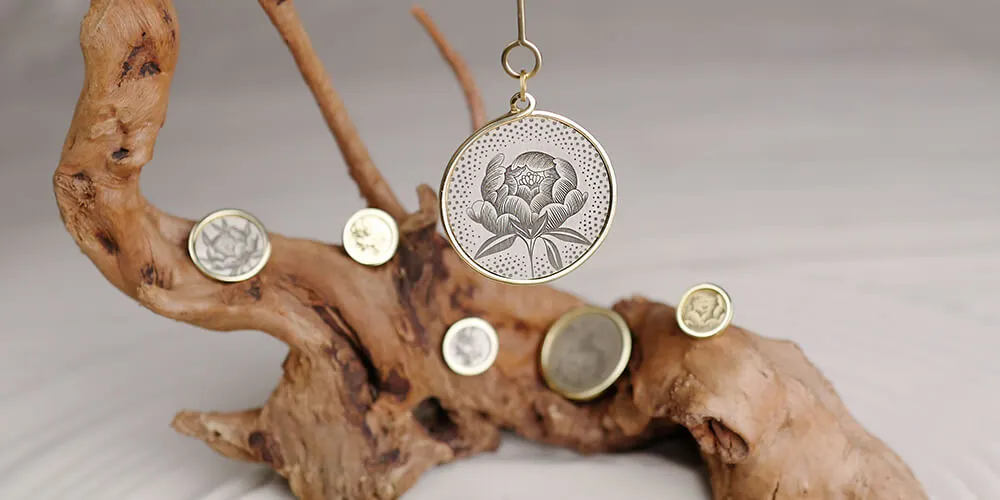 Jewlry with engraved peony